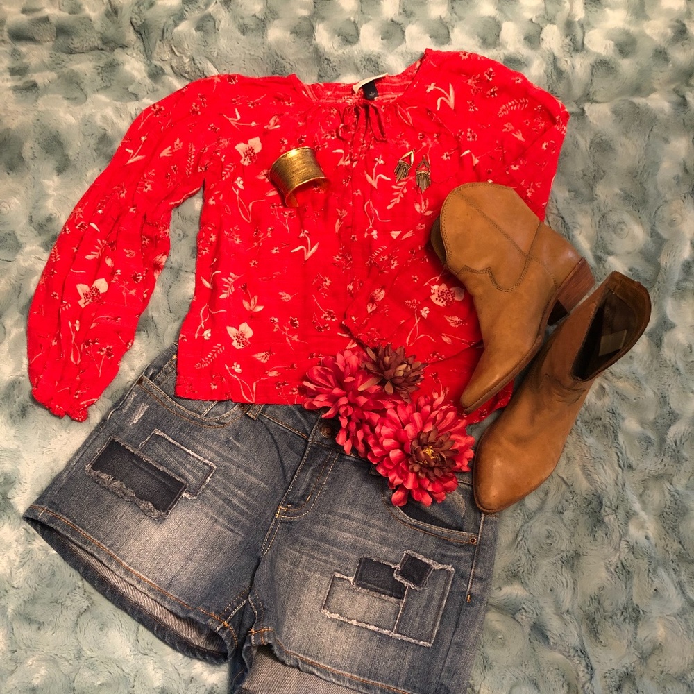 Universal Thread Red Floral BOHO Blouse Size Small - Picture 1 of 3